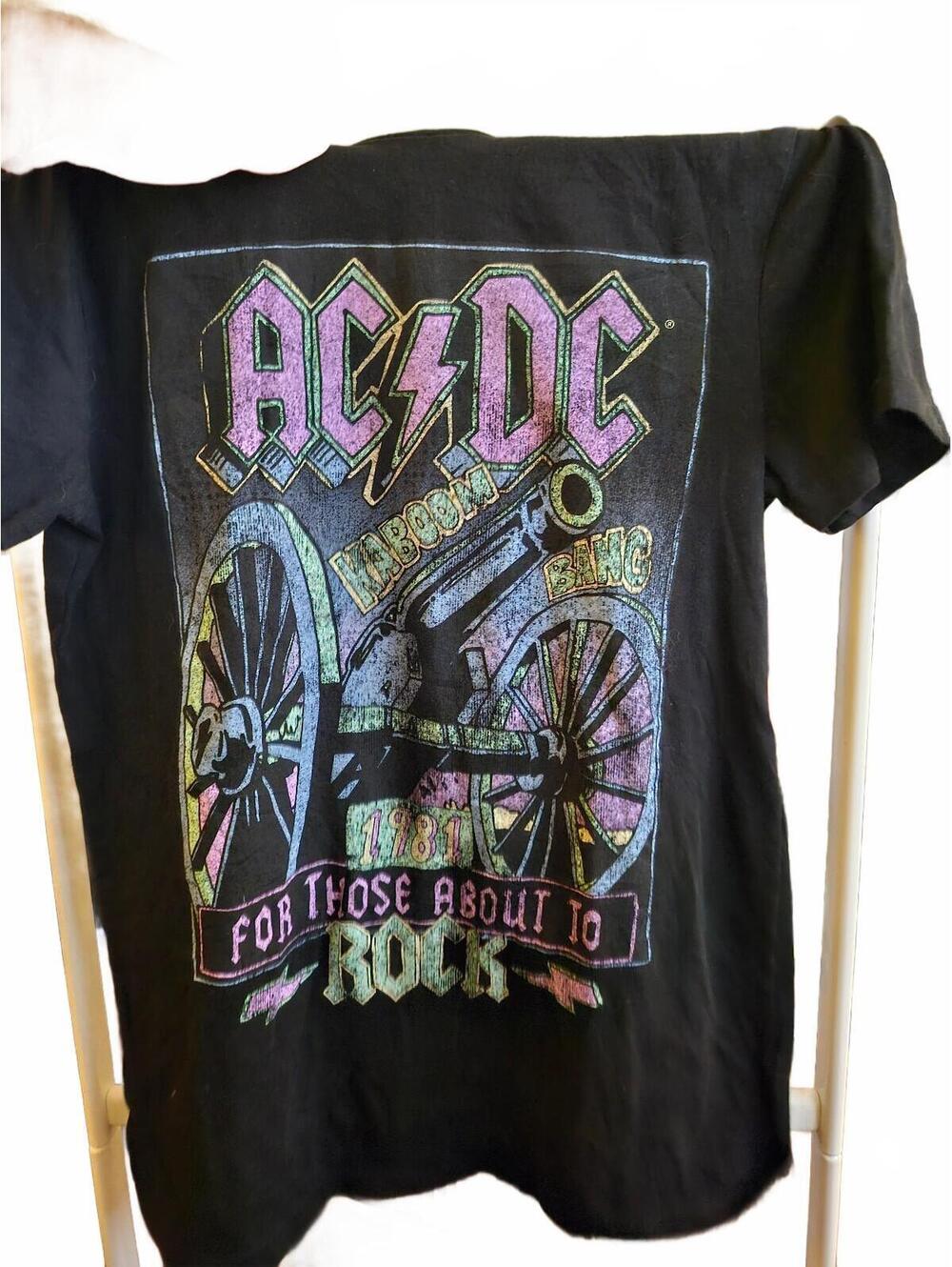 AC/DC - those about to rock - Women's XS Rock Tee (Kids/unisex) - T-Shirt - EUC